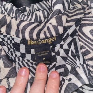 Button up shirt black and white